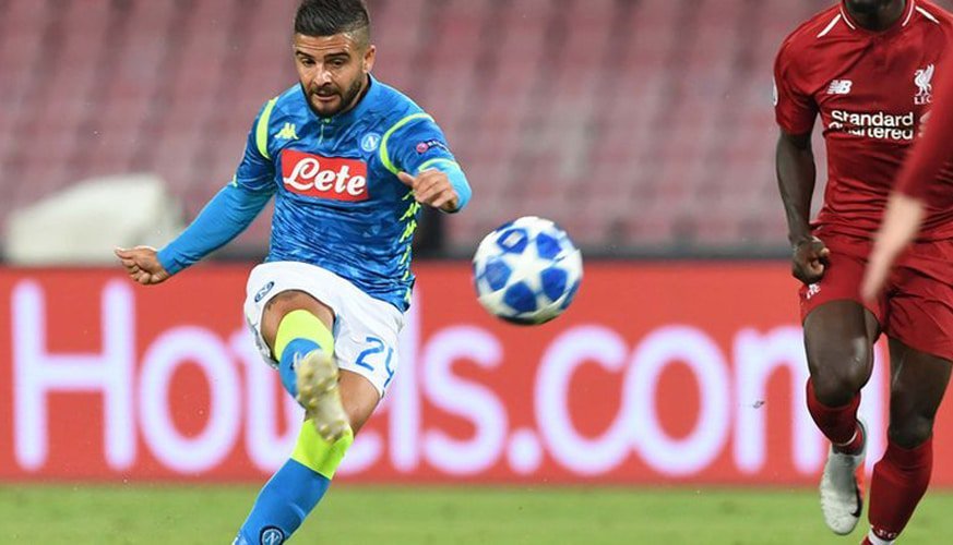 Lorenzo Insigne in campo per battere il Liverpool